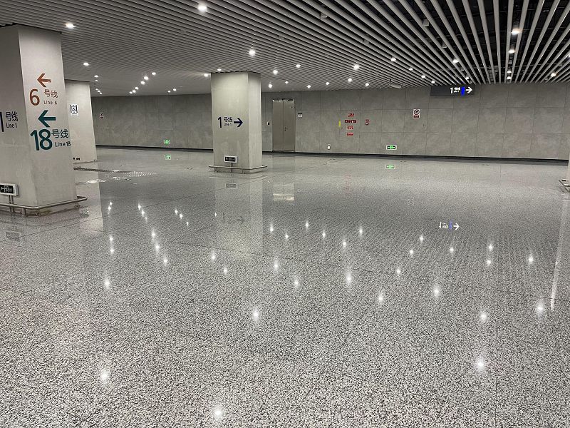 麻城芝麻白飞机场航站楼地铁站铺装效果