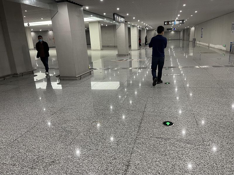 麻城芝麻白飞机场航站楼地铁站铺装效果(图2)